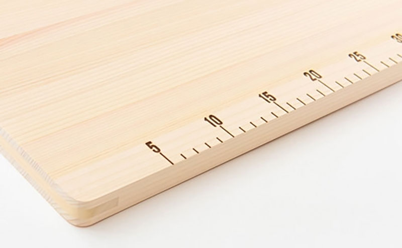 【FUCHI BITE】 スケール付き 木製まな板（ヒノキ） 木製 ヒノキ 檜 木工品 卓上 国産 キッチン用品 キッチングッズ 調理器具 日用品 日用雑貨 アウトドア キャンプ カットボード カッティングボード