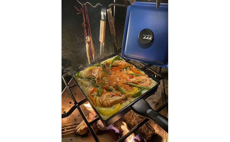 【FUCHI BITE】 スケール付き 木製まな板（ヒノキ）・フタ付きワイドパンセット 木製 ヒノキ 檜 木工品 卓上 国産 キッチン用品 キッチングッズ 調理器具 日用品 日用雑貨 アウトドア キャンプ カットボード カッティングボード フライパン