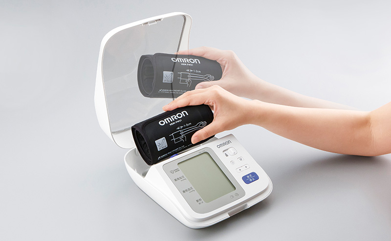オムロン 上腕式血圧計 HEM-7313 健康機器 ヘルスケア すっきり収納 簡単 正しく測定 フィットカフ カフぴったり巻きチェック