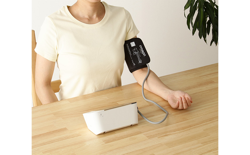 オムロン 上腕式血圧計 HCR-7712T2 健康機器 ヘルスケア 過去データ表示 簡単比較 e-フィットカフ アプリ転送