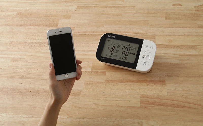 オムロン 上腕式血圧計 HCR-7712T2 健康機器 ヘルスケア 過去データ表示 簡単比較 e-フィットカフ アプリ転送