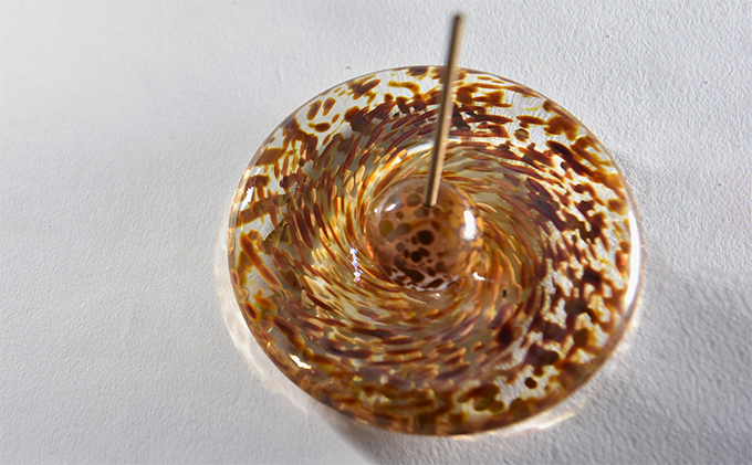 玉模様ガラスお香立て　ゴールド〈ガラス インテリア 小物 お香立て 工芸品 民芸品 雑貨〉