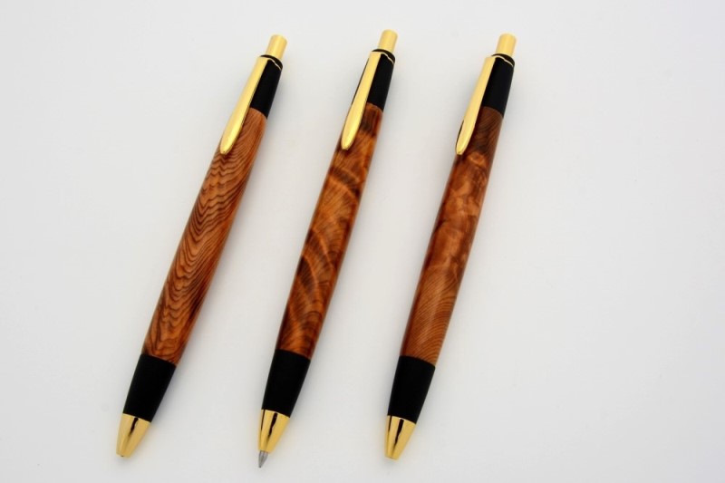 【12月23日受付分まで「年内配送」可】天然屋久杉ボールペン(0.7mm)1本 〈 ペン 文具 工芸品 文房具 雑貨 ギフト 贈答 プレゼント 木軸 木製 入学 お祝い〉