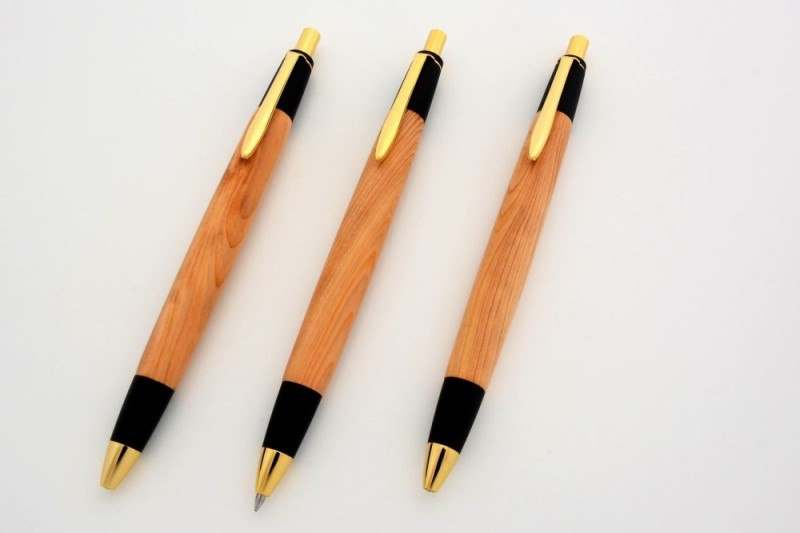 天然屋杉ボールペン?ストレートタイプ(0.7mm)1本 〈 ペン 文具 工芸品 文房具 木軸 木製 雑貨 ギフト 贈答 プレゼント〉