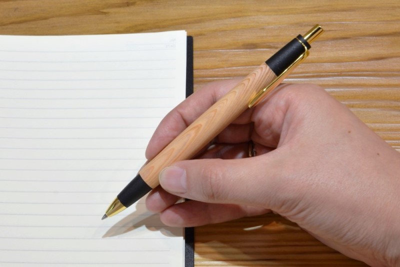 天然屋杉ボールペン?ストレートタイプ(0.7mm)1本 〈 ペン 文具 工芸品 文房具 木軸 木製 雑貨 ギフト 贈答 プレゼント〉