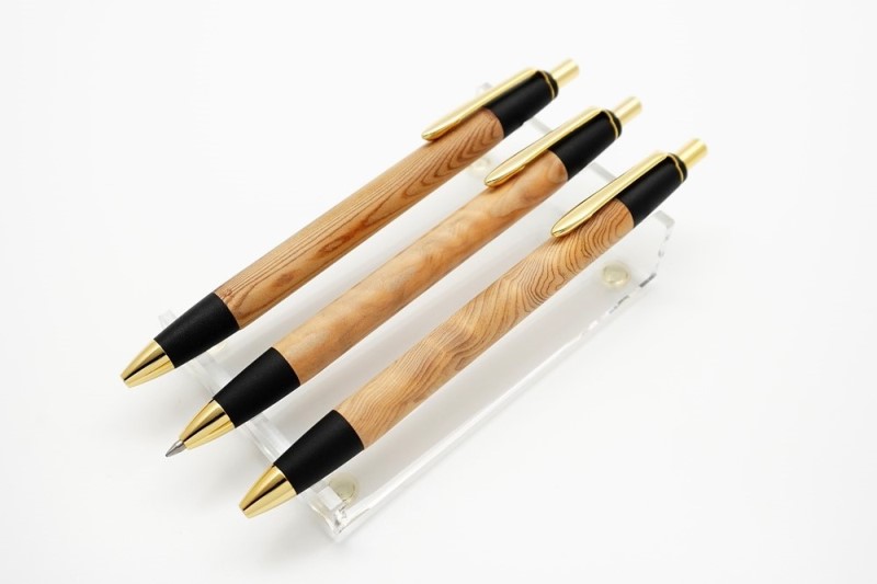 屋久島産【天然ヒノキ】ボールペン?ストレートタイプ(0.7mm)１本 〈 ペン 文具 工芸品 文房具 雑貨 ギフト 贈答 木軸 入学 お祝い〉