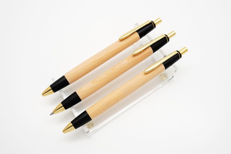 屋久島産【天然ヒノキ】無垢ボールペン?ストレートタイプ(0.7mm)1本 〈 文具 工芸品 木軸 木製 雑貨 ギフト 贈答 プレゼント〉