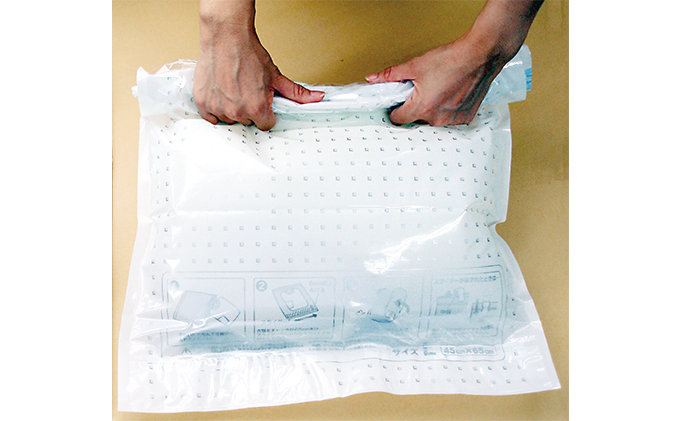 日本製 手押し 圧縮袋 4サイズ（S・M・L・LL） セット 衣類 旅行 旅 収納 服 衣類圧縮袋 雑貨