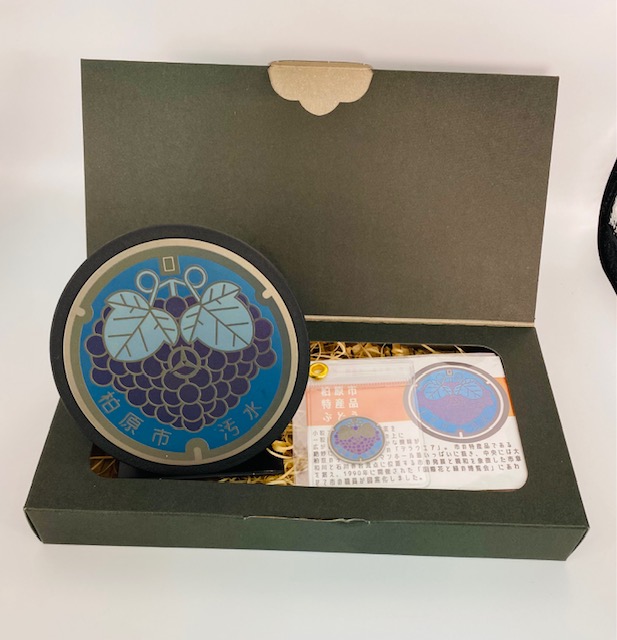 チタン製ミニチュアマンホールぶどう【マンホール・メダルセット】