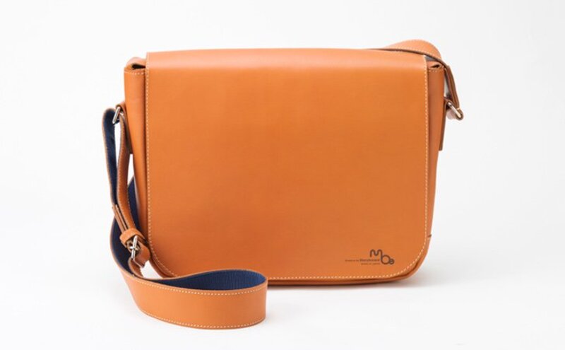 シンプルな本革メッセンジャーバッグ（B5サイズ）全5色（バーミリオン）