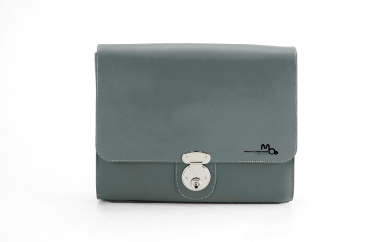 シンプルな本革クラッチバッグ（A4サイズ）全4色（キャメル）