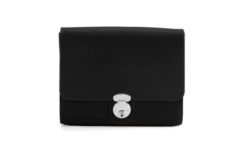 シンプルな本革クラッチバッグ（A4サイズ）全4色（キャメル）