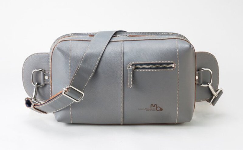 A5サイズのタブレットが入る本革ボディバッグ キャメル