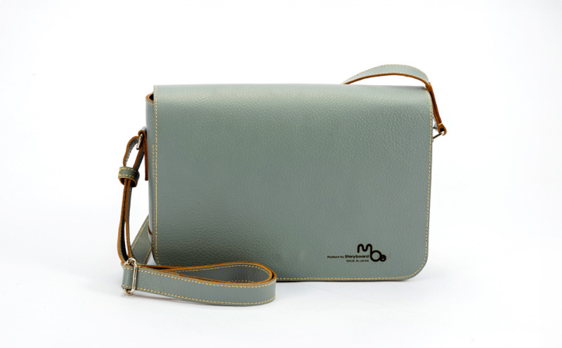 ショルダーバッグ 姫路レザーのシンプルなミニショルダーバッグ（A5サイズ） バッグ 鞄 カバン レザー 牛革 全5色 高級感 A5サイズ 軽量 ショッピング レジャー 姫路市 兵庫県 ブラック