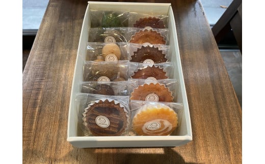 国産小麦とバターを使用した人気の焼菓子　PERITEI焼き菓子12個入り[062-a001]