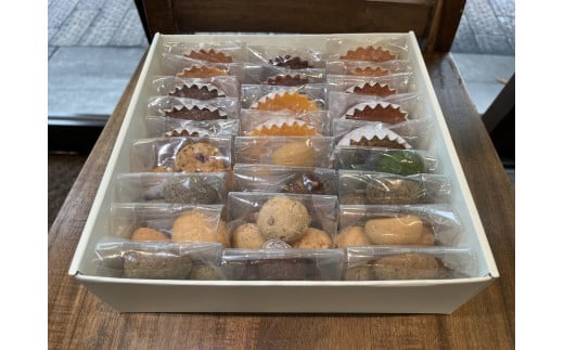 国産小麦とバターを使用した人気の焼菓子　PERITEI焼き菓子26個入り[062-a002]