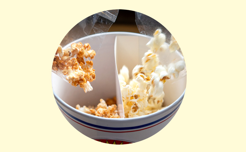 シネマサイズポップコーン(しお味43g、キャラメル味65g)×4個［ ポップコーン お菓子 スイーツ 詰め合わせ 食べ比べ ］:  伊丹市ANAのふるさと納税｜ANAのマイルが「貯まる」