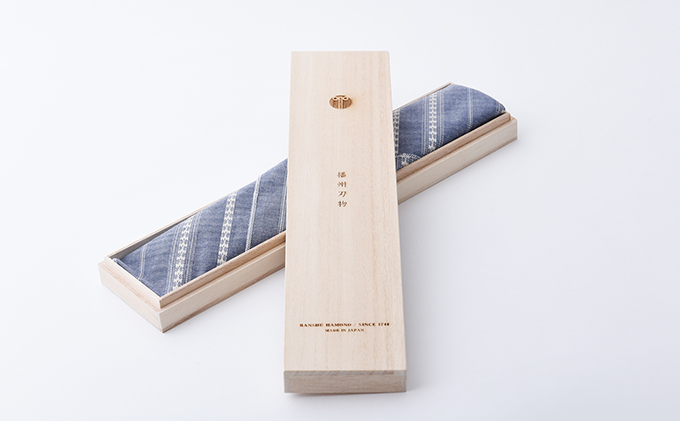 鍛造ステンレス　V金10割込槌目多層鋼三徳包丁 1本