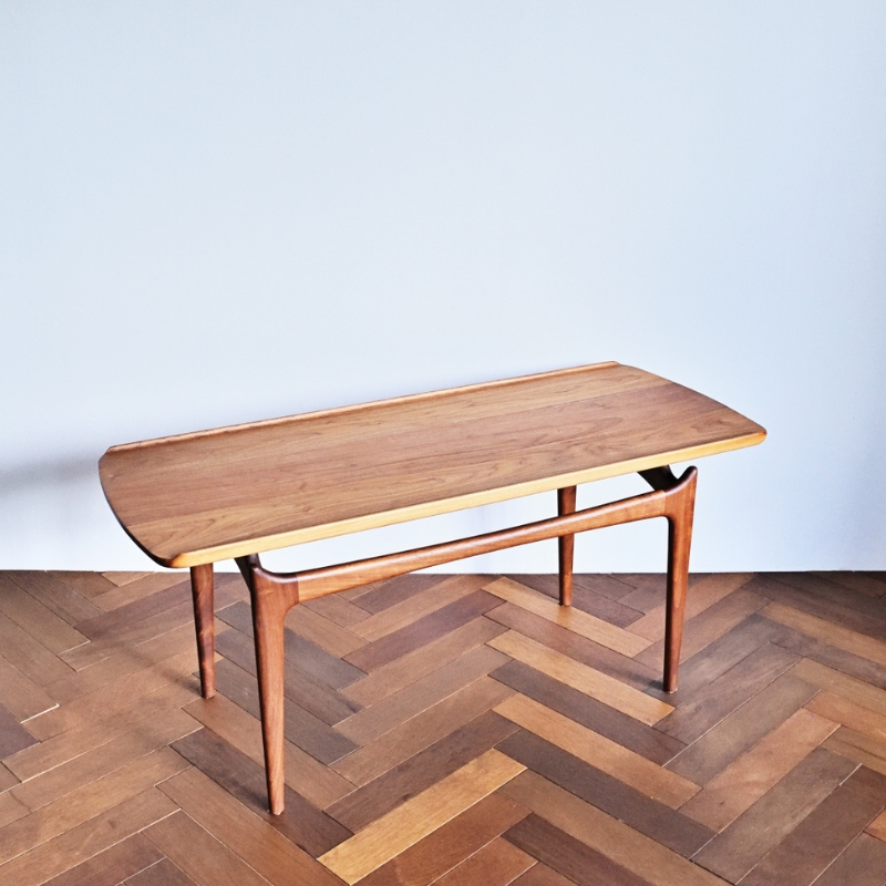 コーヒーテーブル