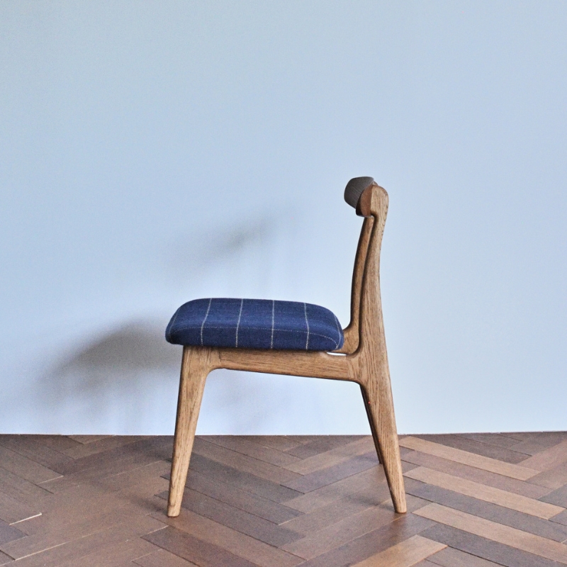 ダイニングチェア 02　紺チェック インテリア コンパクト 動かしやすい 背もたれ フィット オカモトカグ デザイン オリジナル