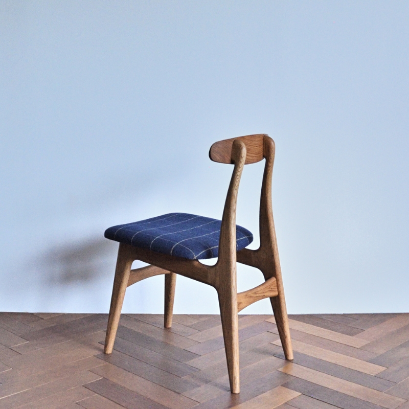 ダイニングチェア 02　紺チェック インテリア コンパクト 動かしやすい 背もたれ フィット オカモトカグ デザイン オリジナル