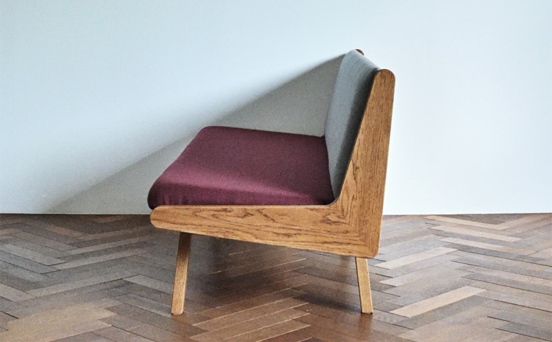 3シーターソファ えんじ×グレー ソファ 家具 3人掛け シンプル お洒落 モダニズム えんじ グレー オーク材 天然素材 オリジナル オカモトカグ 小野市 兵庫県