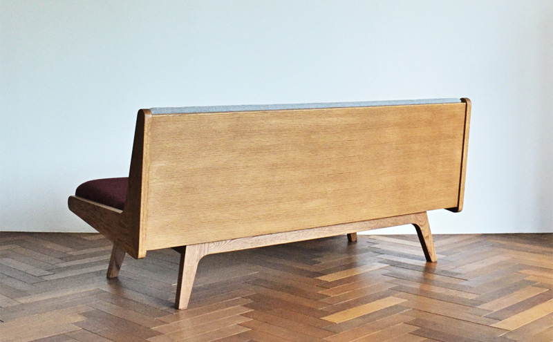 3シーターソファ えんじ×グレー ソファ 家具 3人掛け シンプル お洒落 モダニズム えんじ グレー オーク材 天然素材 オリジナル オカモトカグ 小野市 兵庫県