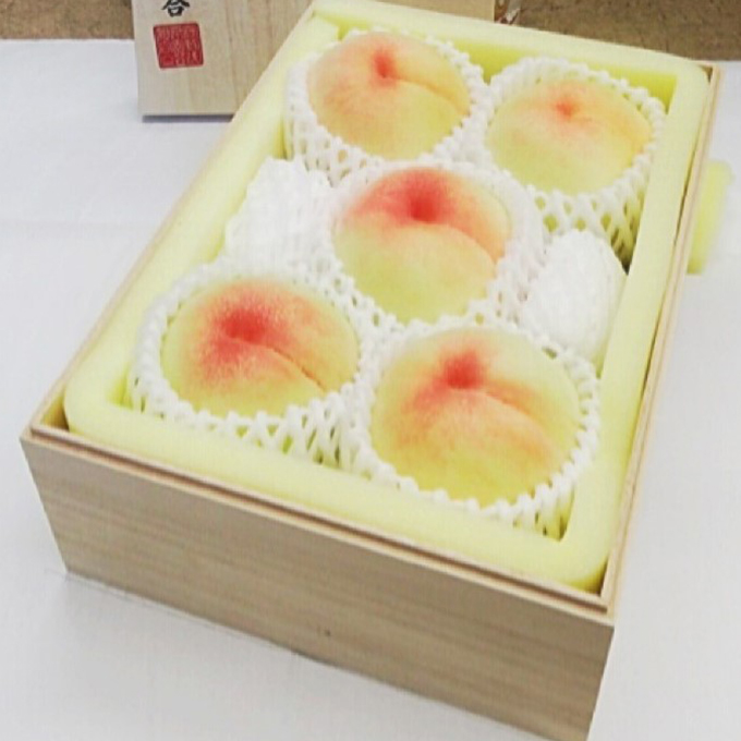 桃 2026年 先行予約 白桃 5玉 (1.5kg以上) 等級：ロイヤル 木箱入り もも モモ 岡山県産 国産 フルーツ 果物 セット ギフト