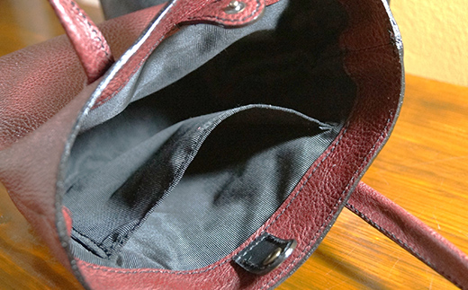 本革製ミニトートバッグ＜ブラック＞ ハンドメイド 国産牛ヌメ革 ミニトートバッグ 小型 トートバッグ かばん 本革 レザー 革製品 贈り物 ギフト 黒 ブラック F6L-281 ブラック