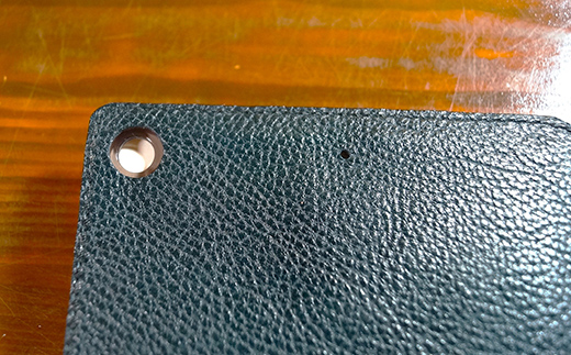 本革製手帳型iPad miniカバー iPad mini5用 ＜ダークブラウン＞ 国産牛ヌメ革 ハンドメイド iPad mini5 手帳型 カバー タブレット 本革 レザー 革製品 ダークブラウン F6L-329 ダークブラウン