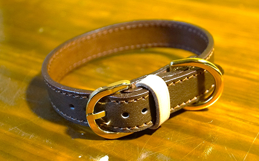 《色が選べる》本革製犬用首輪 幅約2.4cm ＜セミオーダー品＞ 国産牛ヌメ革 ハンドメイド レザー 本革 犬用 ペット 首輪 革製品 セミオーダー 色が選べる 贈り物 ギフト F6L-405 2.4cm
