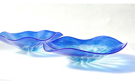 ＜ガラス作家 池本美和＞皿鉢「Ringing Blue」 吹きガラス 硝子 ガラス 皿鉢 皿 池本美和 贈り物 ギフト F6L-466 皿鉢