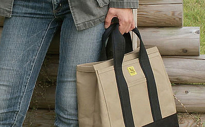 VanNuys スクエアパラフィントート ハイブリッド／A4 ブラック