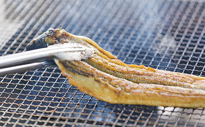 【うなぎ白焼き  ４尾】※自家製たれ付(配送不可:沖縄県・離島地域)