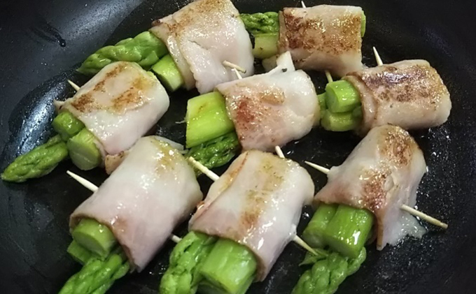 令和8年産　はなまる農園の乳酸菌入り アスパラ【さぬきのめざめ1kg】太め2L～３L アスパラガス 野菜 朝採れ 旬野菜 季節野菜 産地直送 農家直送 クール便 バーベキュー BBQ サラダ 肉巻き おかず