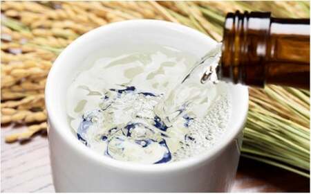 綾菊　大吟醸　720ml×1本　（綾川町共通返礼品） | 日本酒 酒 お酒 綾菊 大吟醸 華やぐ香り ギフト プレゼント 贈答用 化粧箱入り 父 母 上司 おすすめ 香川県 三木町 |_mk040-003