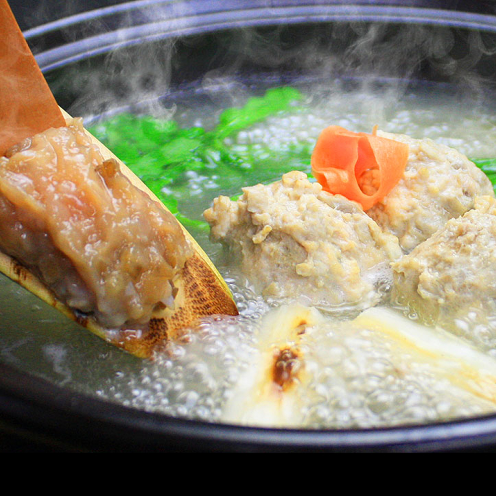 博多鍋セット(6) 博多の「人気2大鍋」のセット「九州味噌もつ鍋」と「博多水炊き（切り身）」4～6人前