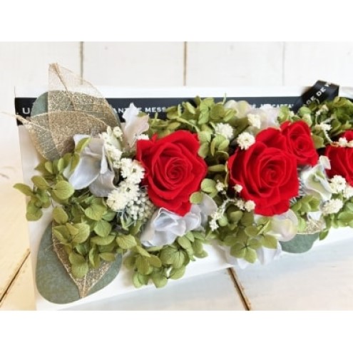 プリザーブドフラワー アレンジ ホワイトウッドフレーム Ｍサイズ ケース付 レッド インテリア 花