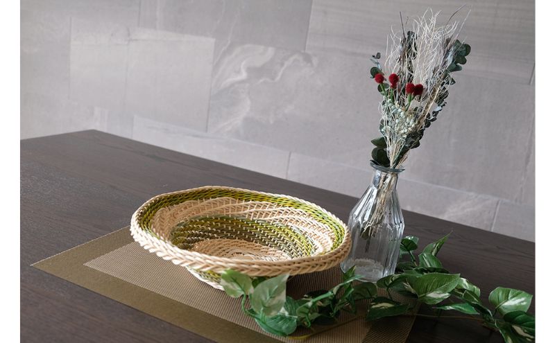 籐かご　らせんの浅皿（中）[カラーラタン彩都]