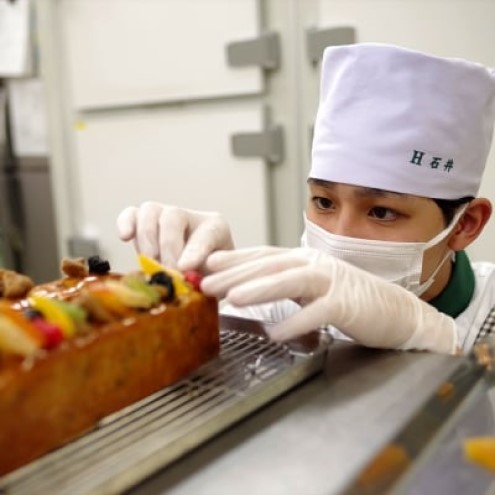 焼き菓子 パウンドケーキ 清酒「嘉六」の風味豊かな 大吟醸のドライフルーツパウンドケーキ 1本 ケーキ おやつ ギフト 桐箱入り 平岡学園 ※配送不可：沖縄、離島