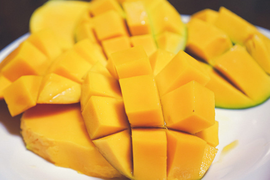 【2026年発送】おばぁーのマンゴー畑で育てたキーツマンゴー1kg（秀品） 17-2