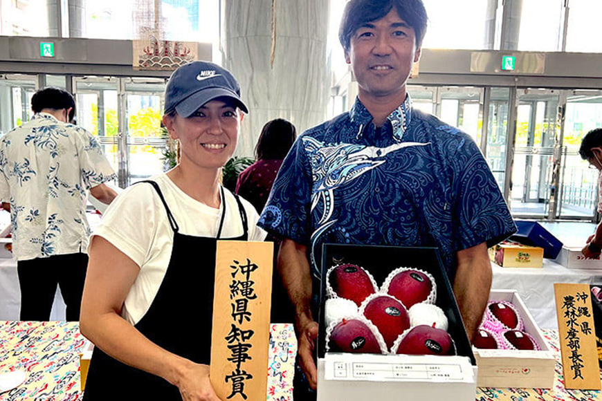 【2026年発送】【令和5年度最優秀賞受賞】縁sファームのアップルマンゴー1kg（特秀） 43-2